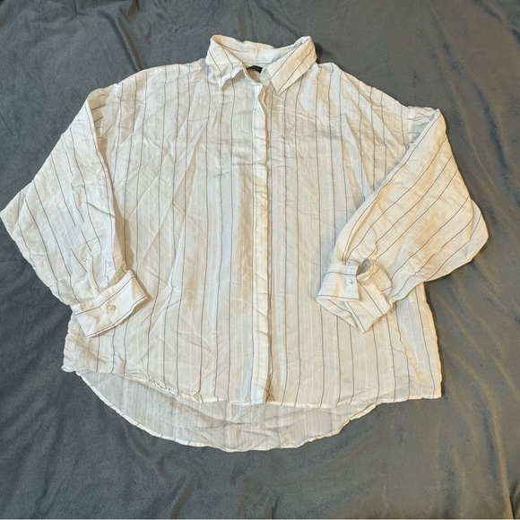 Zara Basic Striped Button Down Shirt
#1163 - Picture 1 of 6